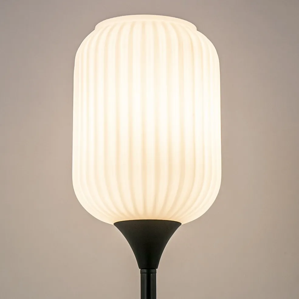 Shop Straluma Hoge tafellamp zwart met wit glazen kap