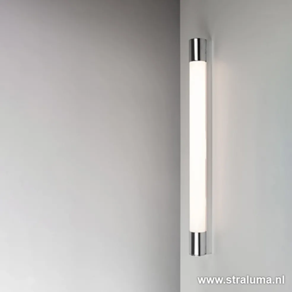 Outlet Straluma LED badkamer-wandlamp met stopcontact