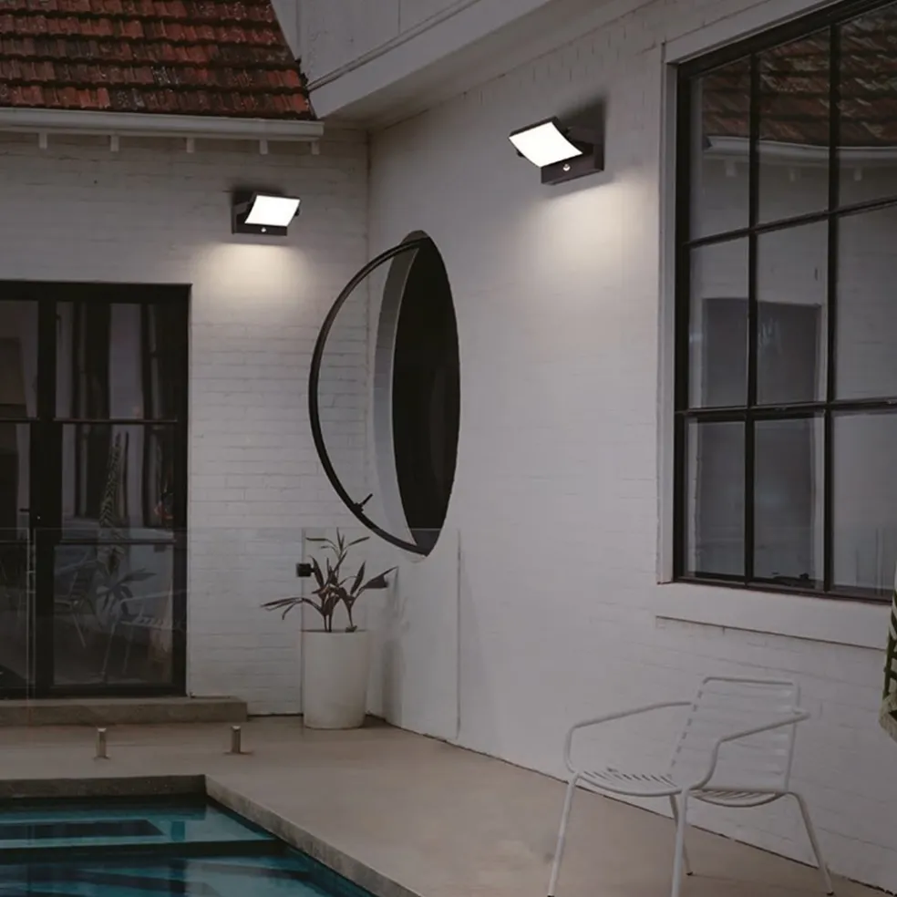 Shop Straluma LED buitenlamp zwart met draaibare kap en sensor