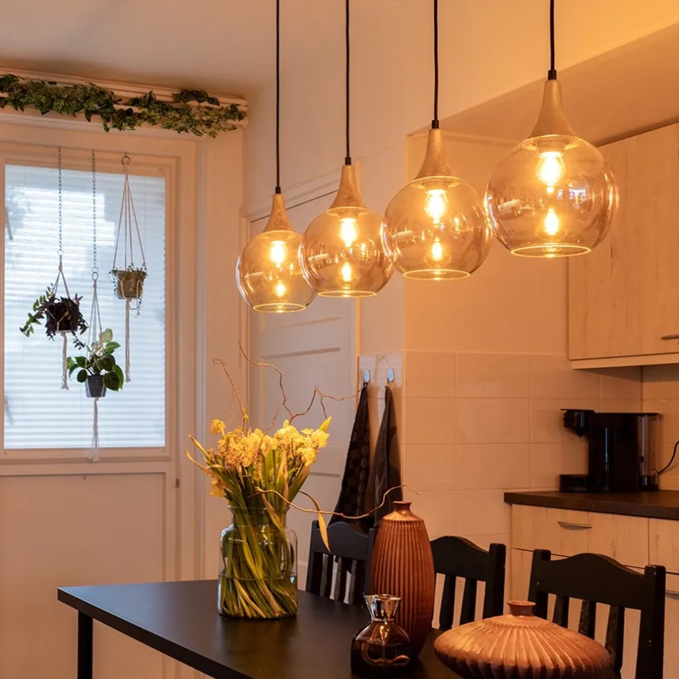 Hot Straluma 4-Lichts eettafelhanglamp zwart/goud met amber glazen bollen