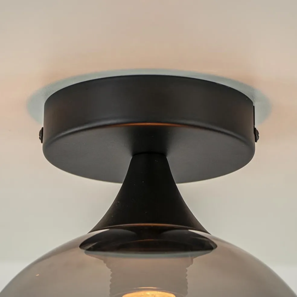 Store Straluma Mat zwarte plafondlamp met smoke glazen bol klein
