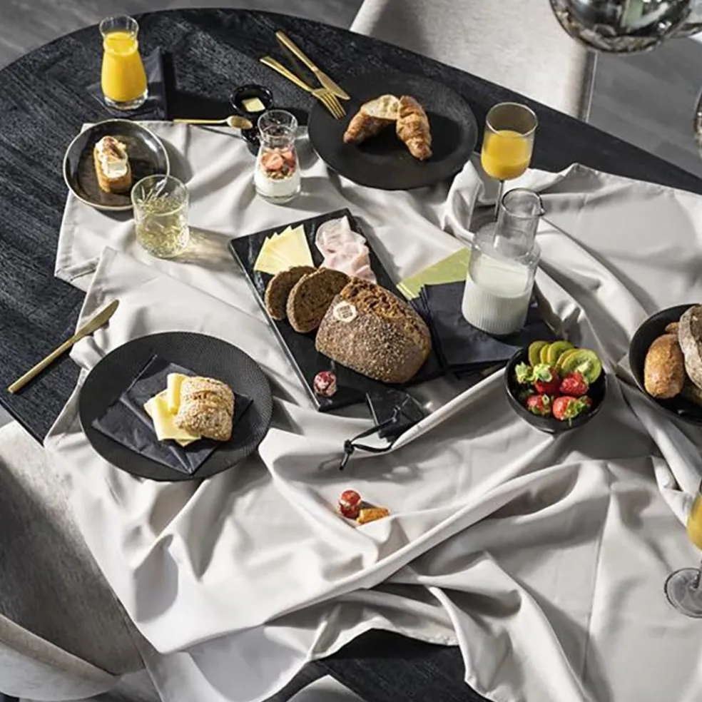 Discount Straluma Ovale eettafel Aron 300x110 cm zwart mangohout