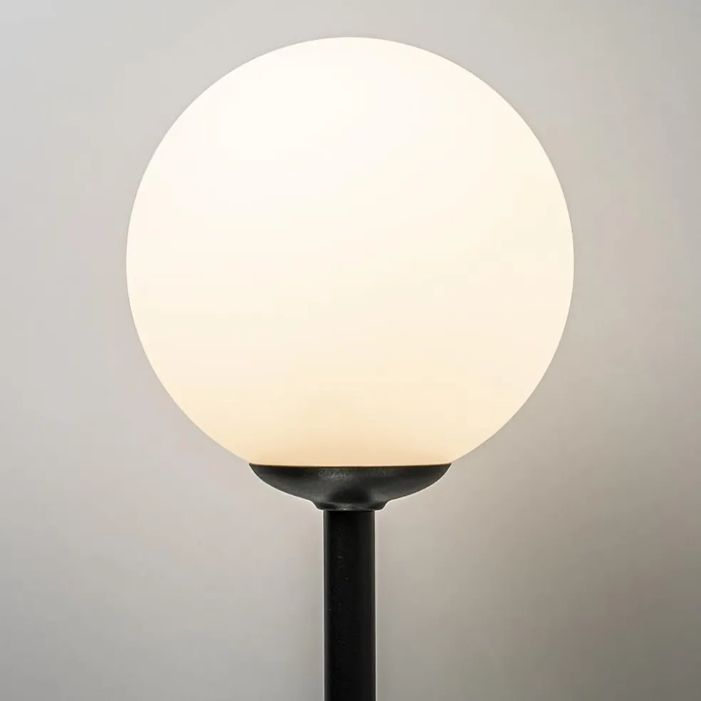 Best Straluma Retro wandlamp zwart met witte glazen bol
