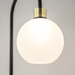 New Straluma Strak klassieke tafellamp zwart met opaal glas