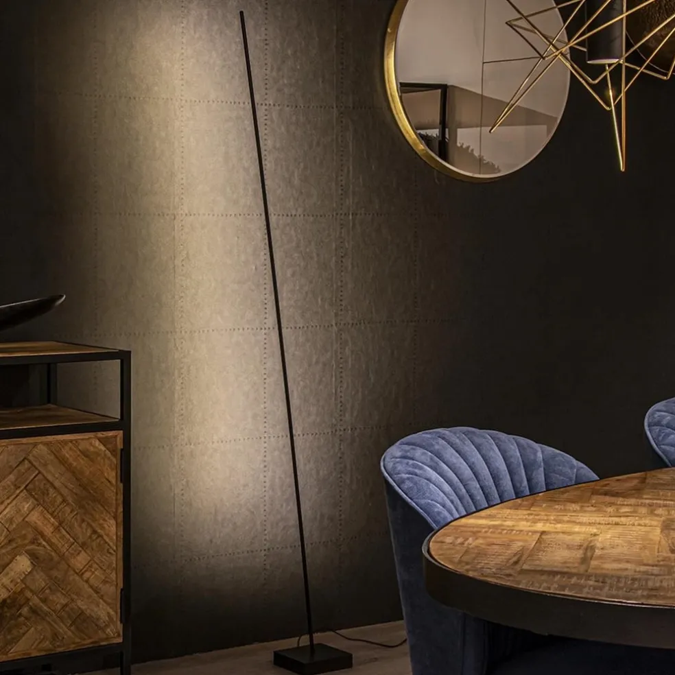 Outlet Straluma Vloerlamp Think pin zwart met pushdimmer